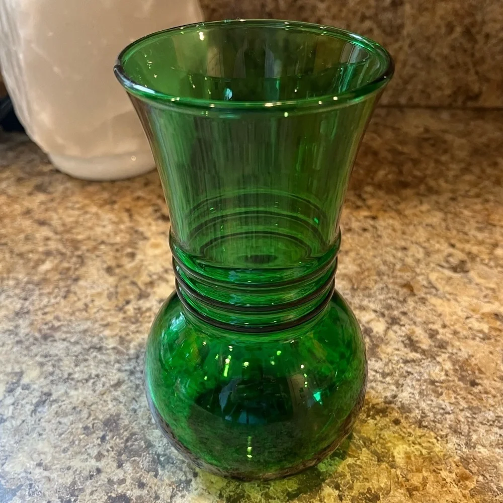 Anchor Hocking Emerald Green Glass Vase Ribbed Ring VINTAGE